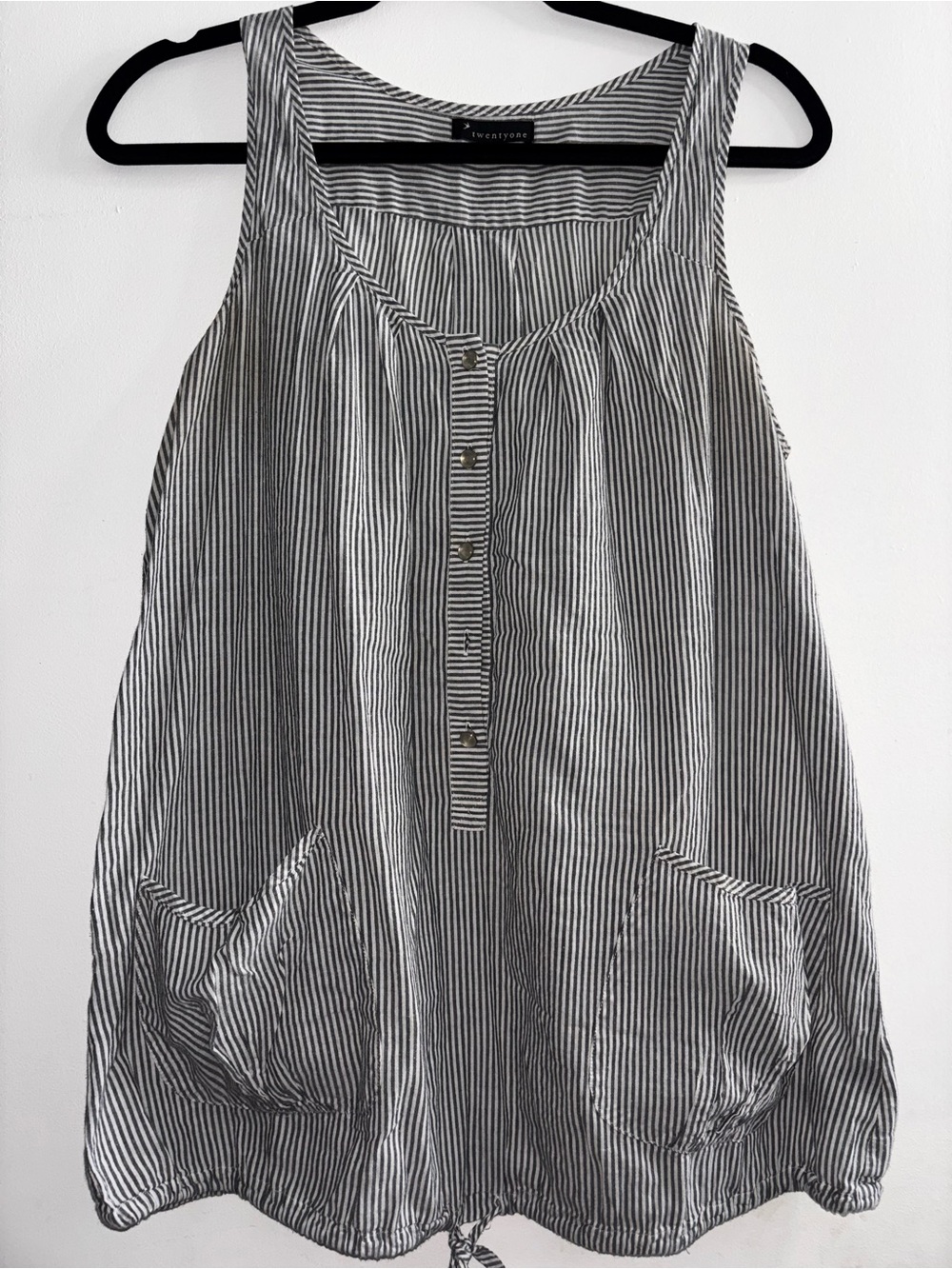 Everyday Sleeveless Striped Tank Top with pockets - gray & White size Medium